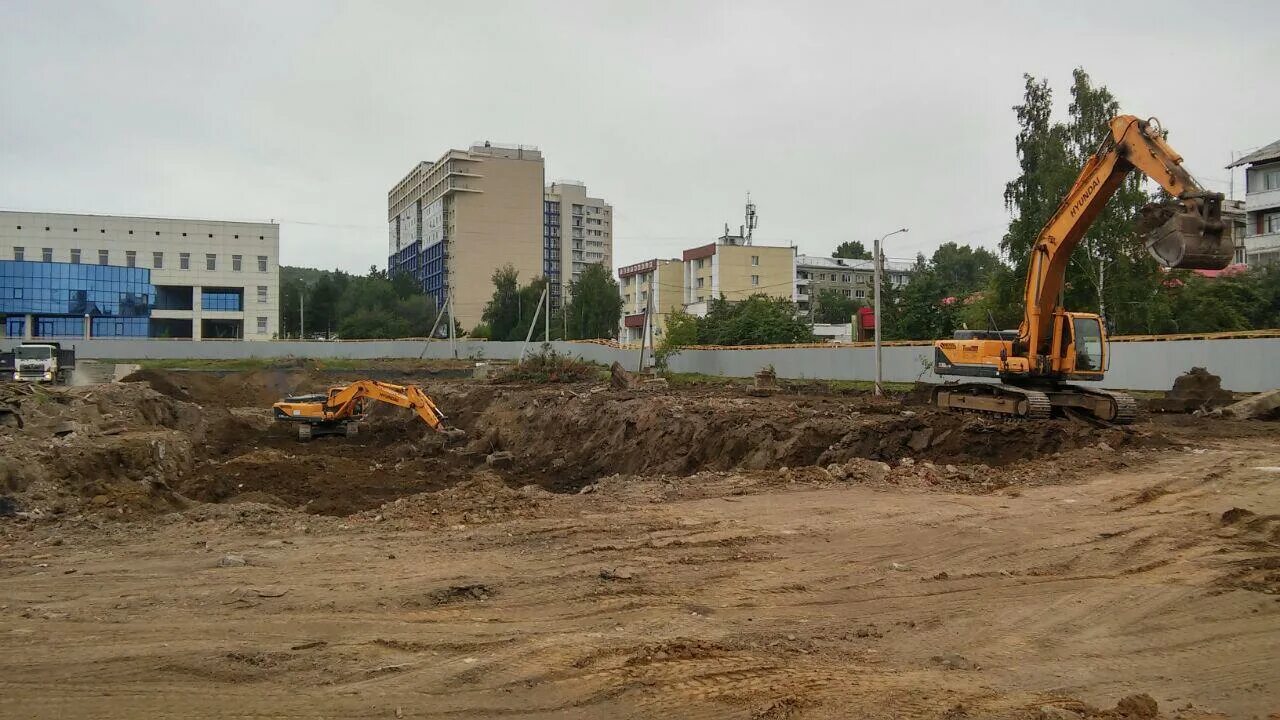 Школа на багратиона иркутск проект. Стройка школы. Стройка школы. Стройка. Строительство школ в иркутске.
