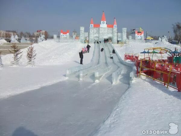 Горки в новосибирске 2022 на набережной. Горки в новосибирске зимой. Горка в новосибирске на речном вокзале. Ледяной городок новосибирск 2021 на набережной. Горки в новосибирске зимой.