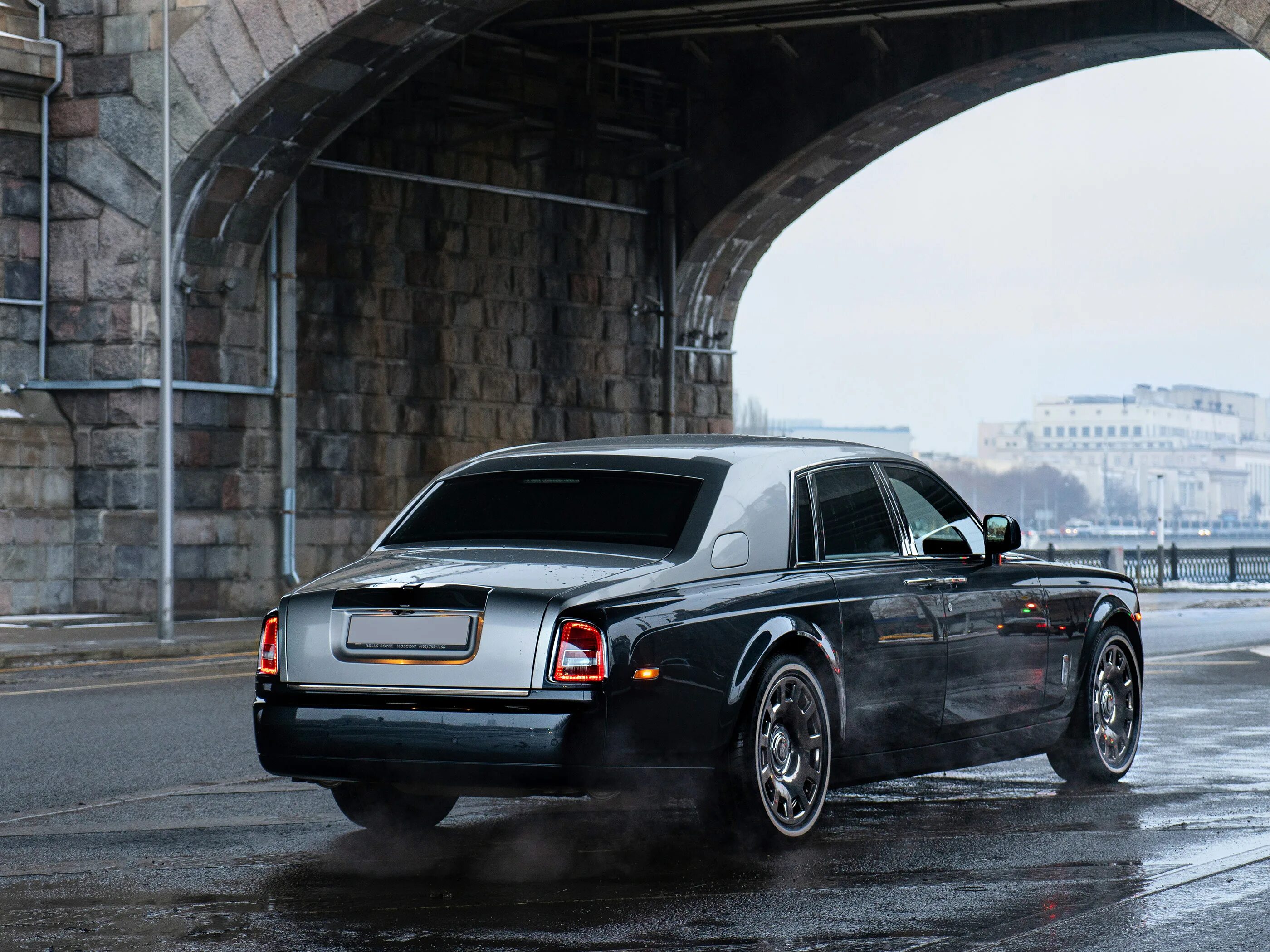 Роллс ройс россия. Rolls-Royce Phantom VII Рестайлинг. Rolls Royce Phantom 2014. Rolls Royce Phantom 2020. Rolls Royce Phantom 7 Рестайлинг.