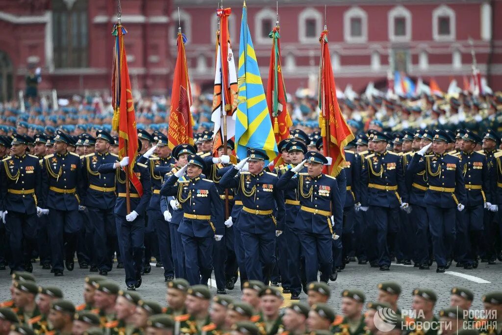 Войска ВКС на параде Победы в Москве. ВВС РФ на параде. Полк ВКС парад Победы. ВВС на параде Победы.