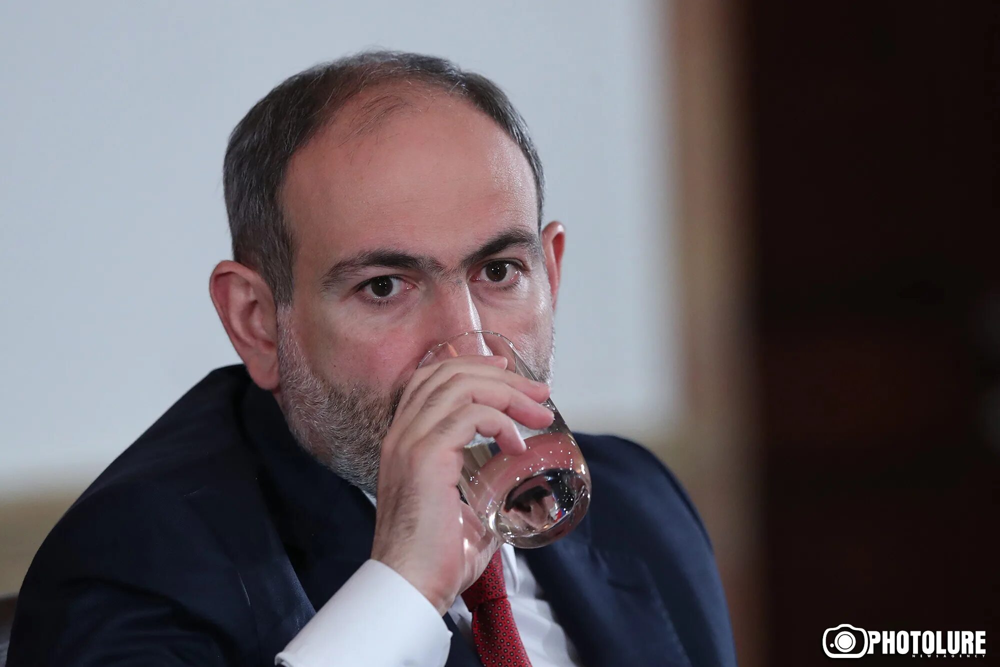 Пашинян поздравил. Nikol pashinyan. nikol pashinyan aliev. никол пашинян в молодости. никол пашинян святой.