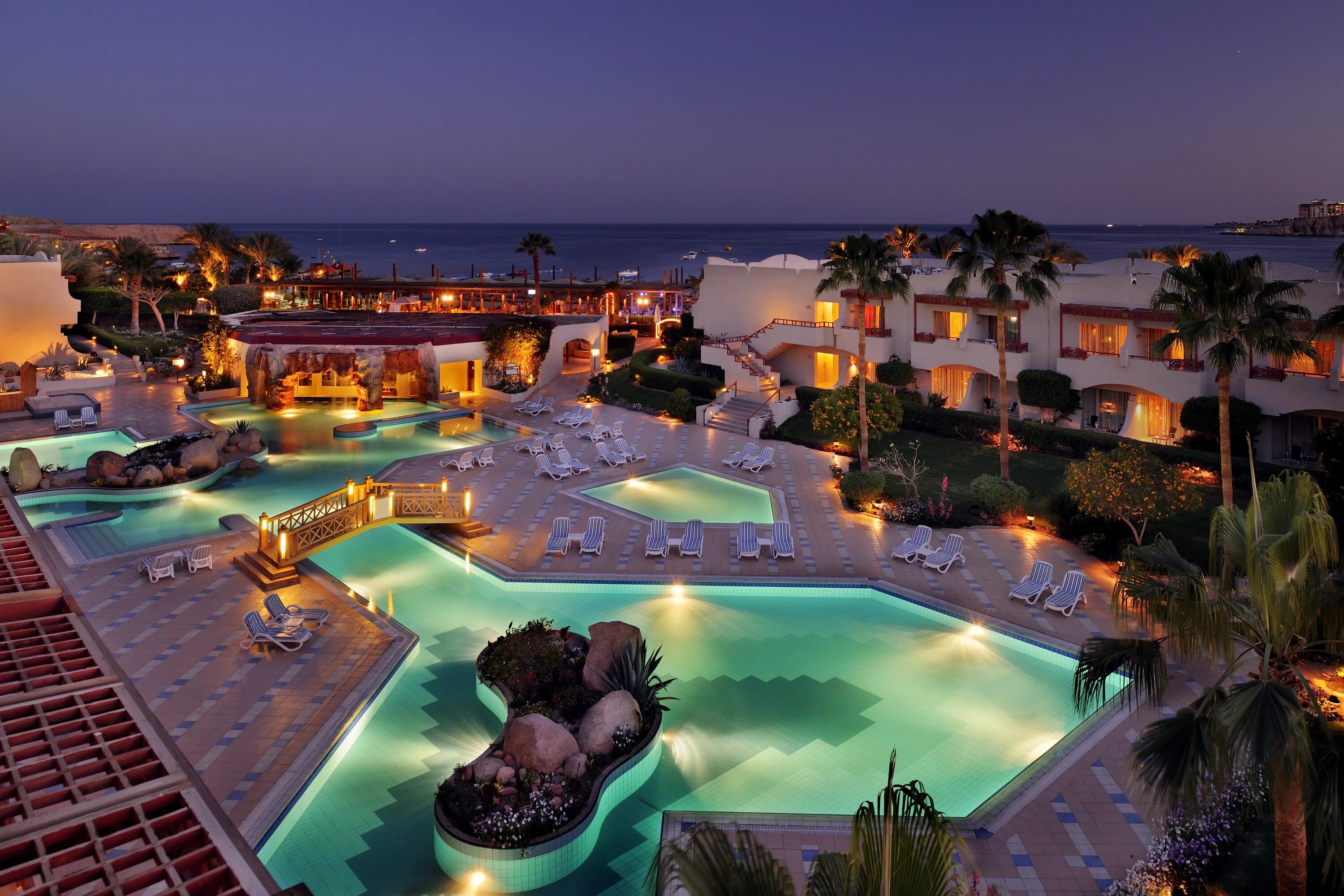 Bay beach resort 5. Марриотт Шарм Эль Шейх. Марриотт Бич Резорт Шарм-Эль-Шейх. Шарм-Эш-Шейх. Naama Bay Promenade Beach Resort 5.