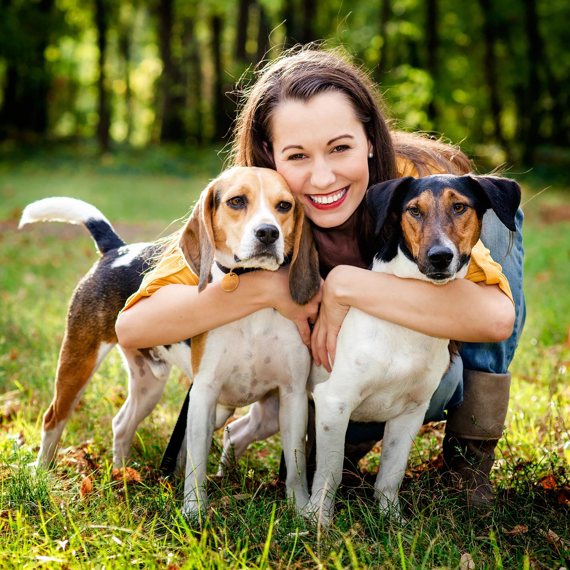 Woman with animals. Дружелюбная собака. Счастливая собака. Фотосессия с собакой. Домашние животные и человек.