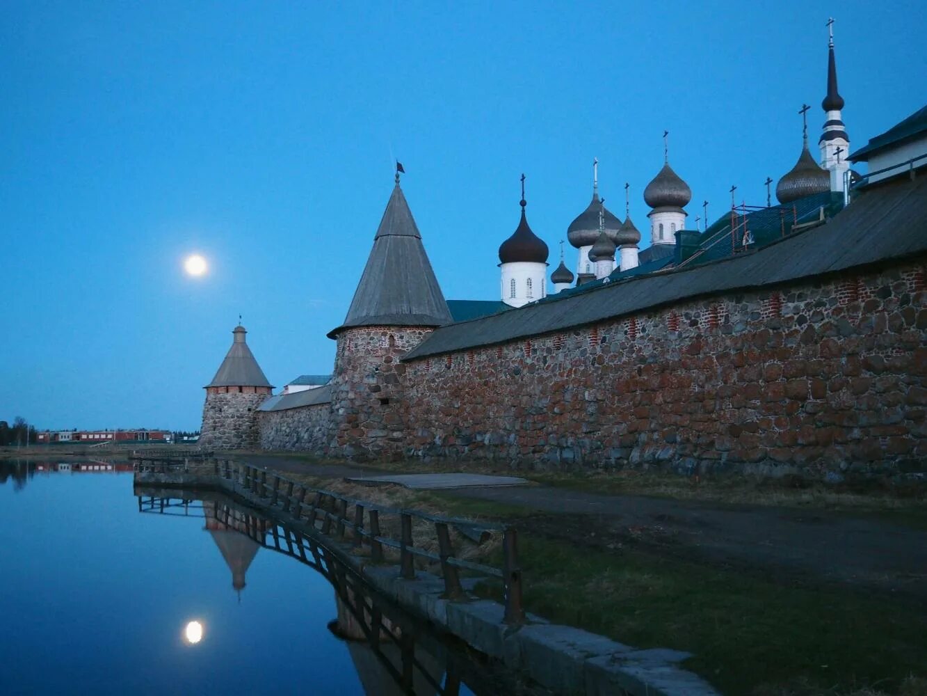 Белые ночи на соловках фото. Историко-культурный комплекс соловецких островов. Соловецкие острова белые ночи. Белые ночи соловки. Белые ночи соловки.