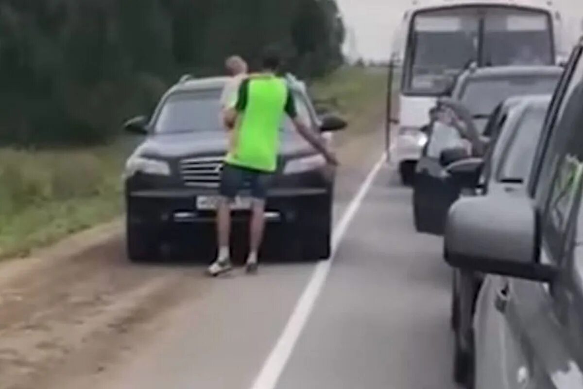 Пытались задавить. Пытались задавить. Пытались задавить. Девушки под стражей. Машина на 179 тысяч.