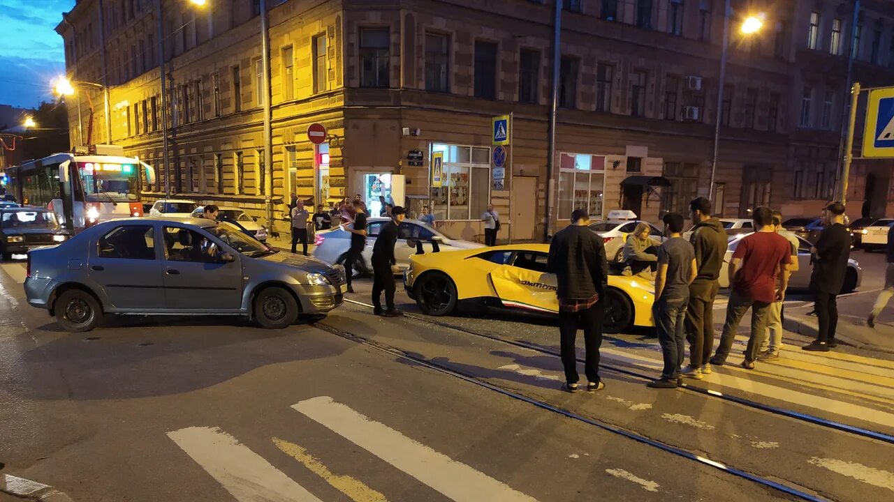 Петербург 2 рено. ДТП С Ламборджини в Москве. Авария с Ламборджини в СПБ.