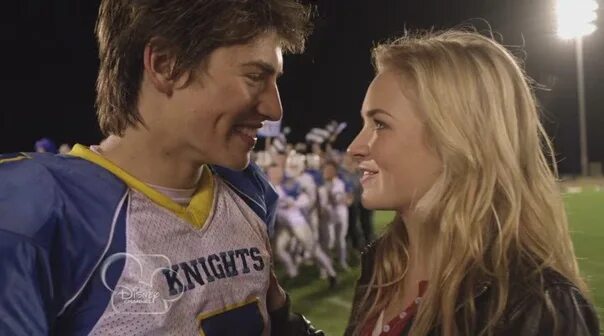 Дисней школа авалон. Бритт робертсон школа авалон. Школа авалон кадры. Авалон школьное. Школа авалон (2010).