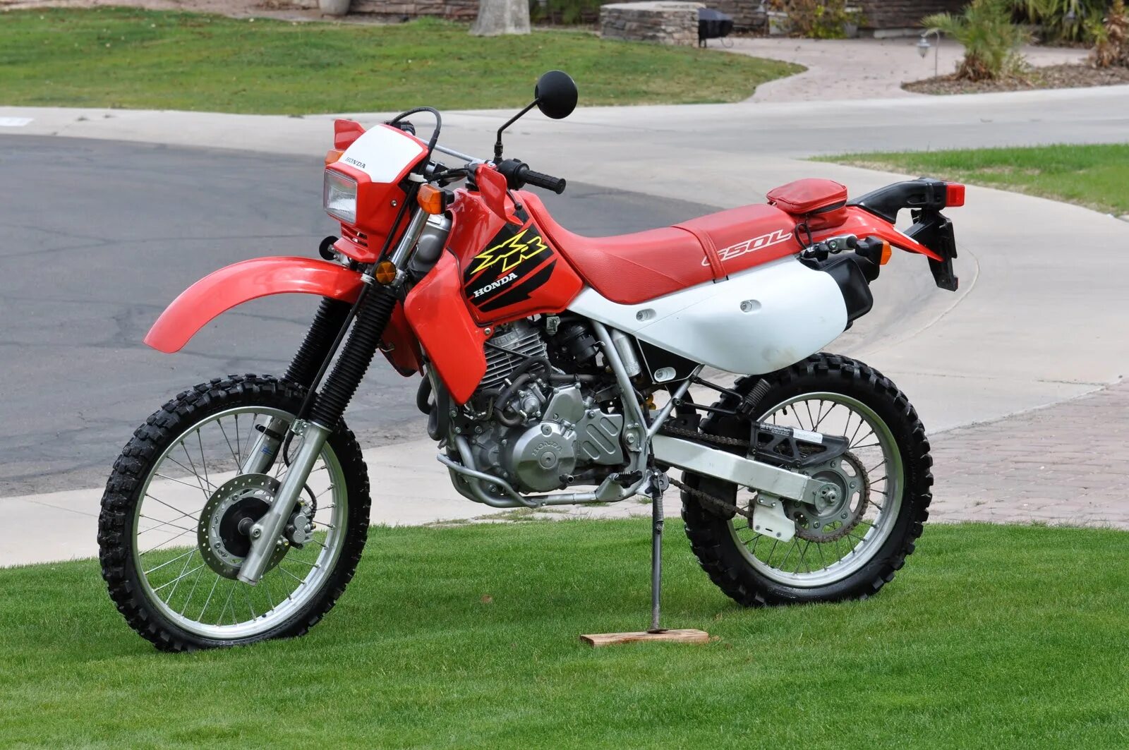 Хонда хр. Honda xr650l. Honda XR 650. Honda xr650 2022. Honda xr650l 2021.