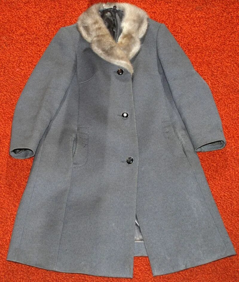 Из старого пальто можно. Старое пальто. Старинное пальто. Старое драповое пальто. Пальто из драпа.