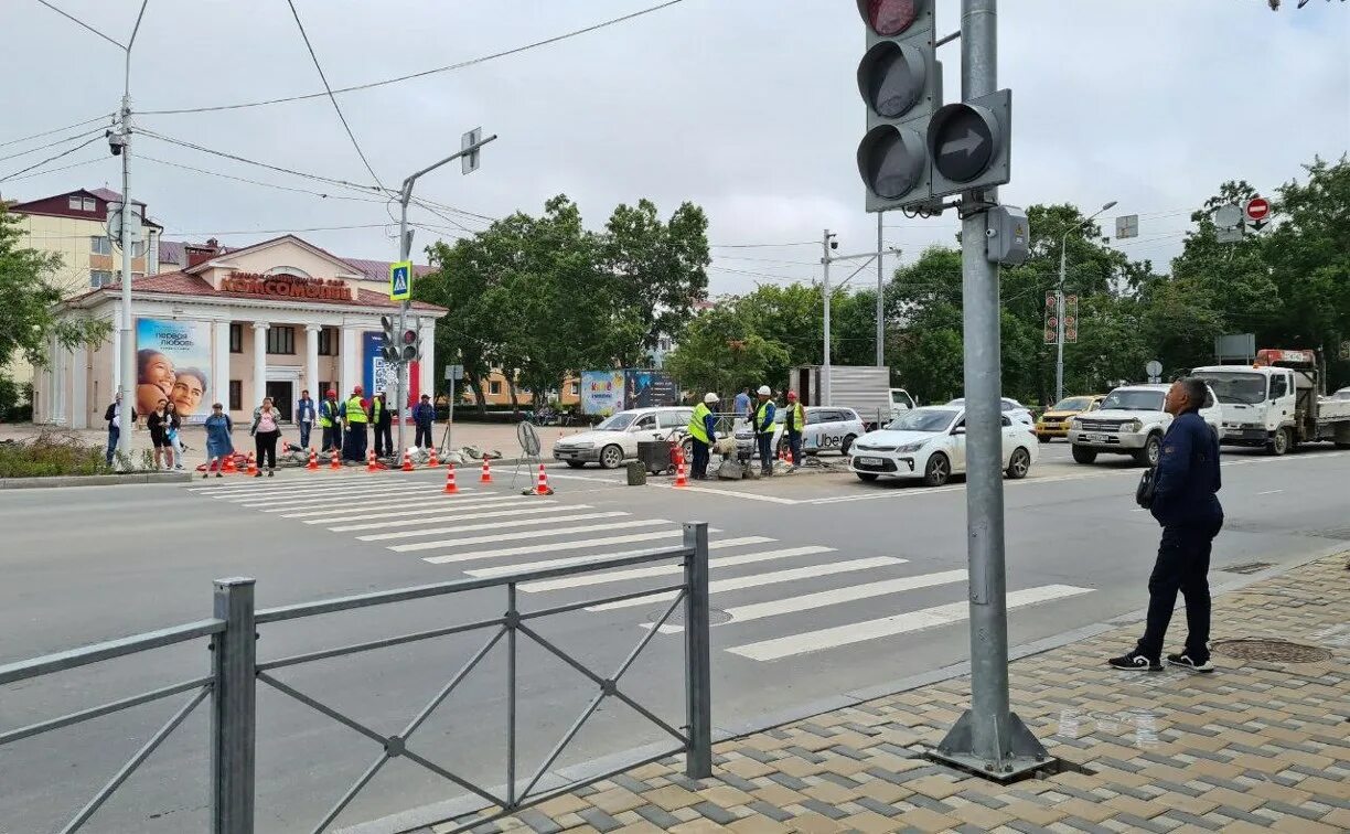 Светофор южно сахалинск. Адаптивный светофор. светофор южный. светофор дорожный.