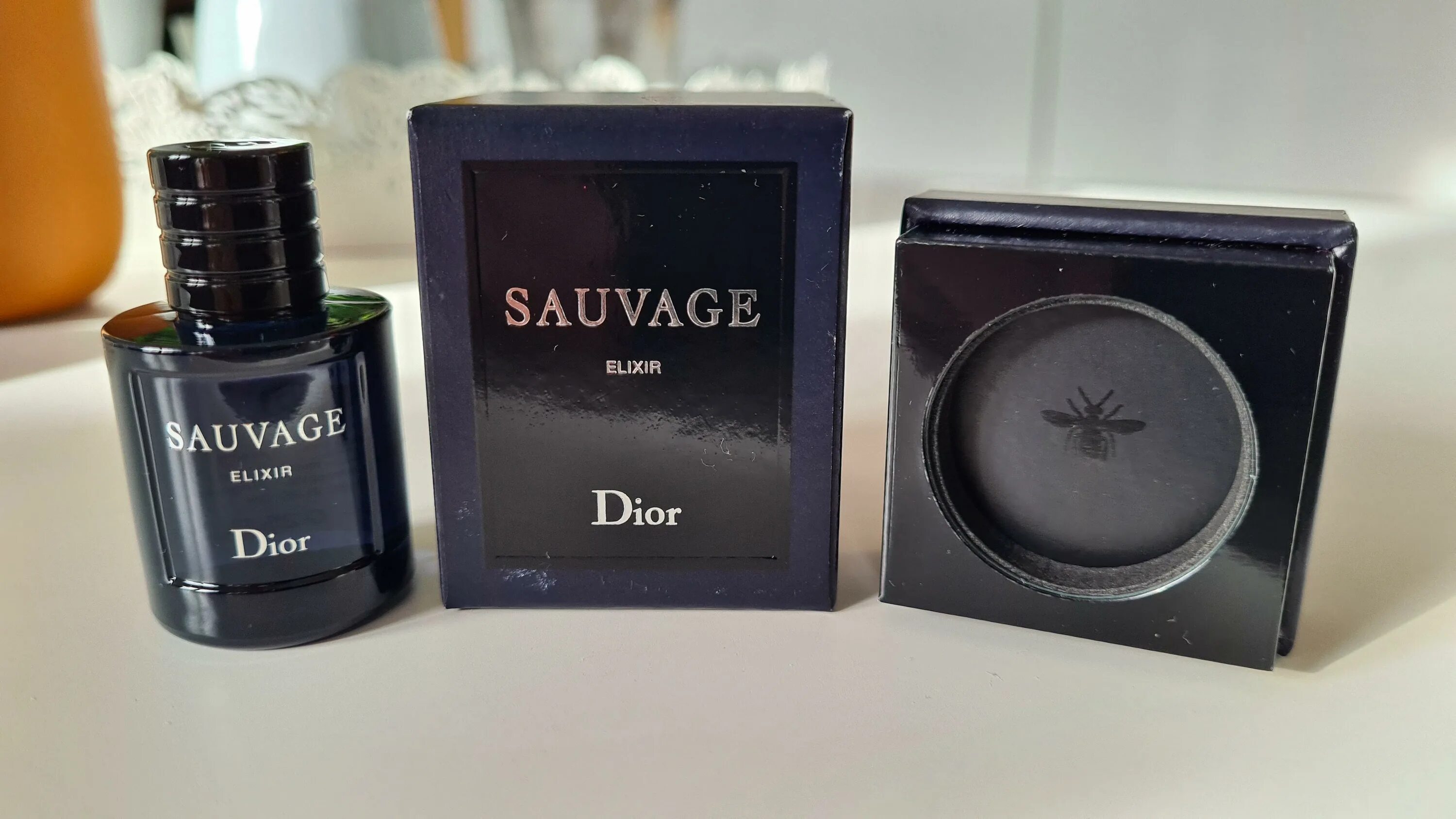 Dior sauvage 60ml. Dior sauvage elixir. Диор саваж мужской. Диор саваж мужской черный. Парфюмированный вода sauvage dior 80 мл.