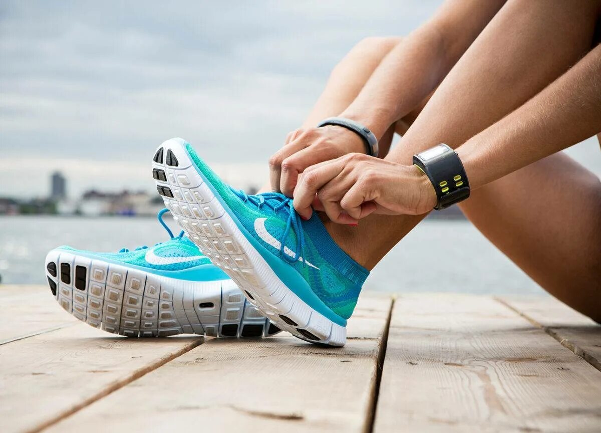 Sport wear shoes. Adidas sneakers 2022. Sport wear shoes. Nike running shoes 2021. Ноги в кроссовках.