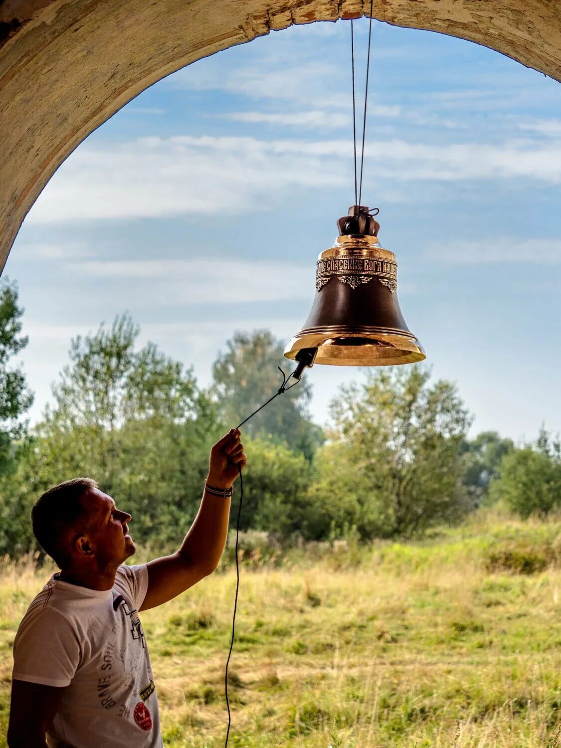фонтан колокол. литье колоколов. храм с колоколами. отливали колокола с большой любовью вкладывая. колокольный завод каменск-уральский.