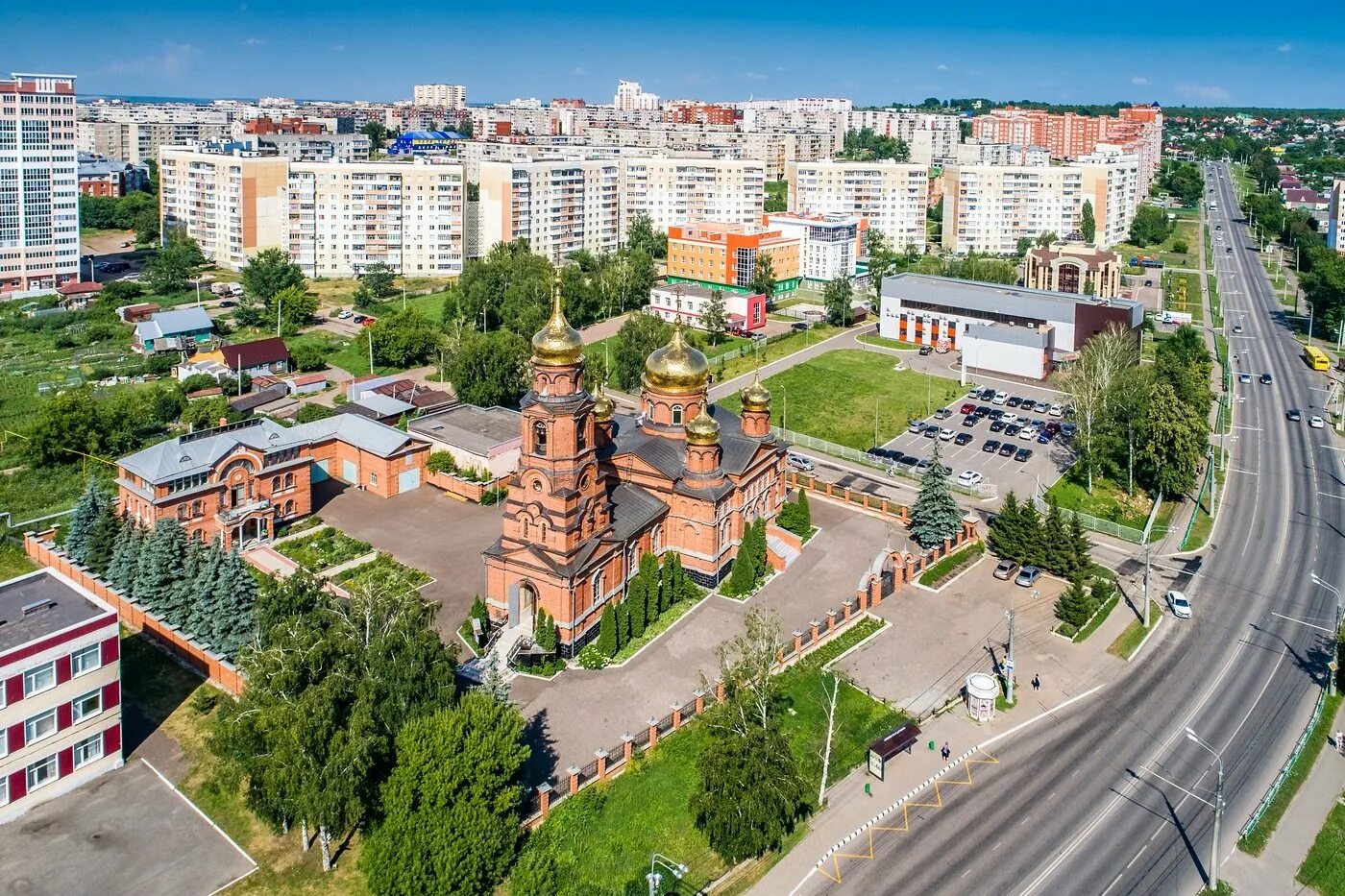 Сколько сегодня в саранске. Республика Мордовия столица Саранск. Город Саранск Химмаш. Площадь Химмаш Саранск. Саранск с высоты птичьего полета.