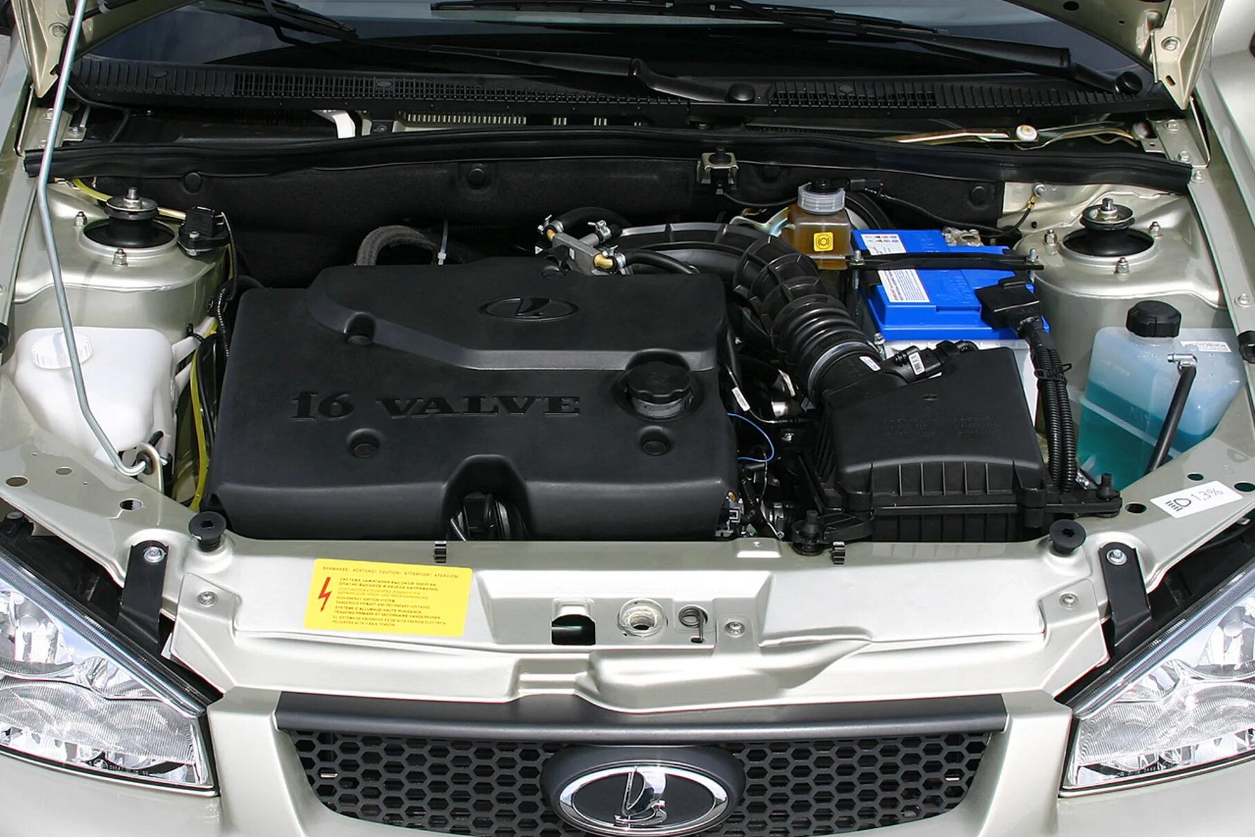 Hyundai elantra xd подкапотное пространство. Двигатель ваз 1119. Подкапотное пространство элантра 4. Двигатель ваз 1119. Калина 1119 двигатель.