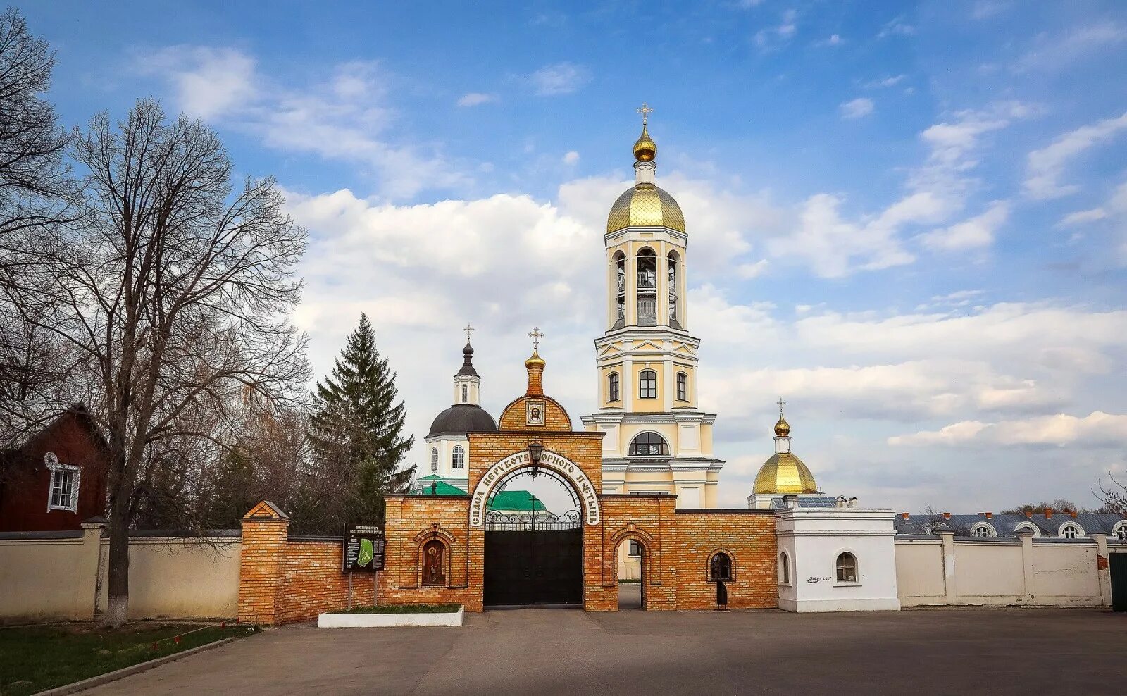 Женский монастырь клыково. Женский монастырь клыково. Село клыково монастырь спаса нерукотворного. Клыково монастырь спаса нерукотворного пустынь матушка сепфора. Храм клыково калужская область.