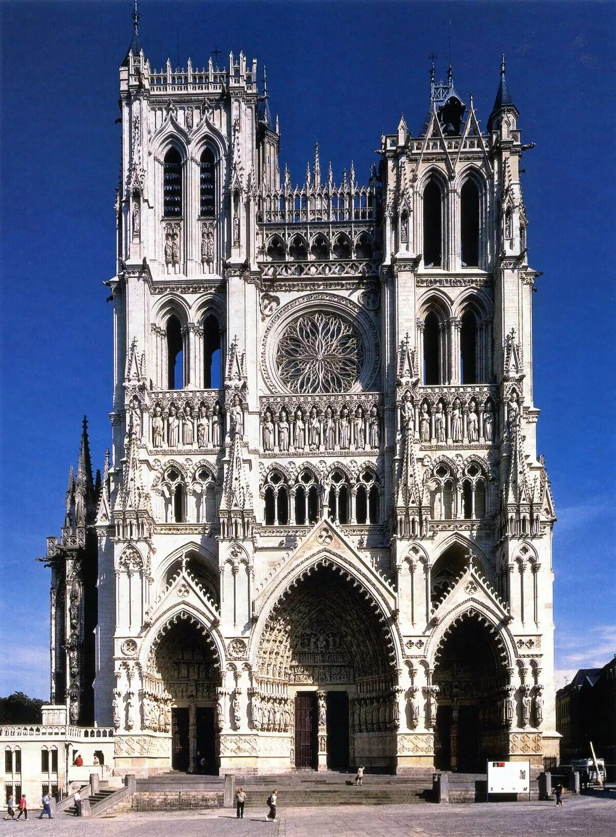 руанский собор пламенеющая готика. роамский собор франция. искусство средневековья готика архитектура. амьенский собор архитектор. как называются готические соборы.