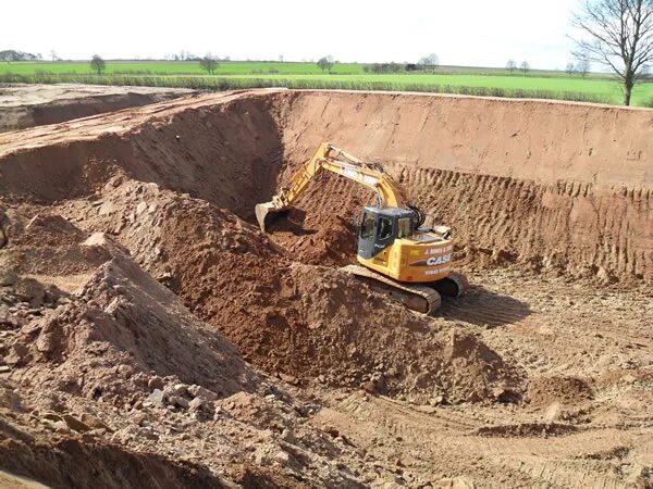 разработка котлована. копка котлована. копка котлована. разработка котлована экскаватором. разработка котлована.