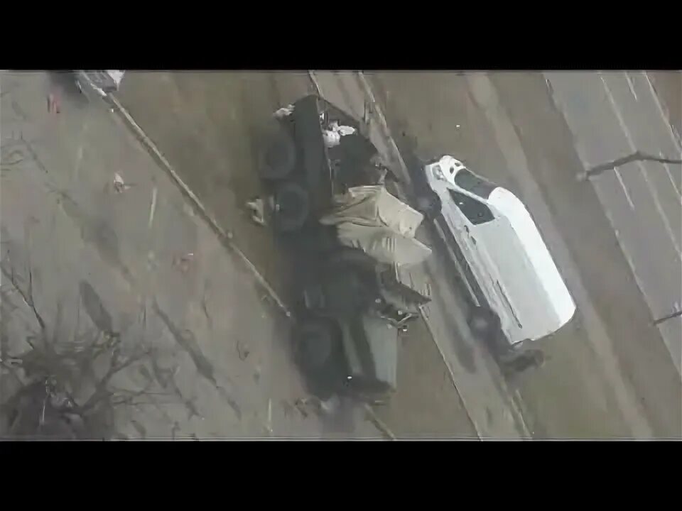 Расстреляли грузовик. Стрельба по людям. дрг расстреляла грузовик. дрг в киеве расстреляли. война на украине 2025 последние.