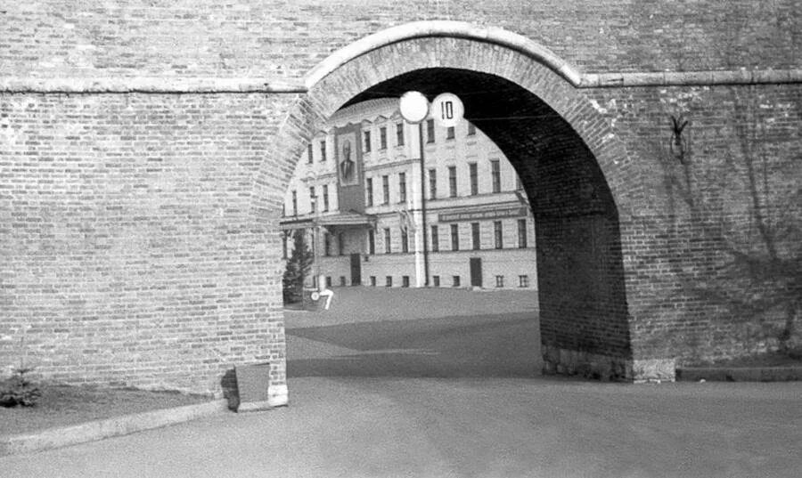 здание обкома кпсс в нижегородском кремле. горький 1985. здание цк компартии белоруссии. здание обкома партии нижний новгород. кремль нижний новгород правительство.
