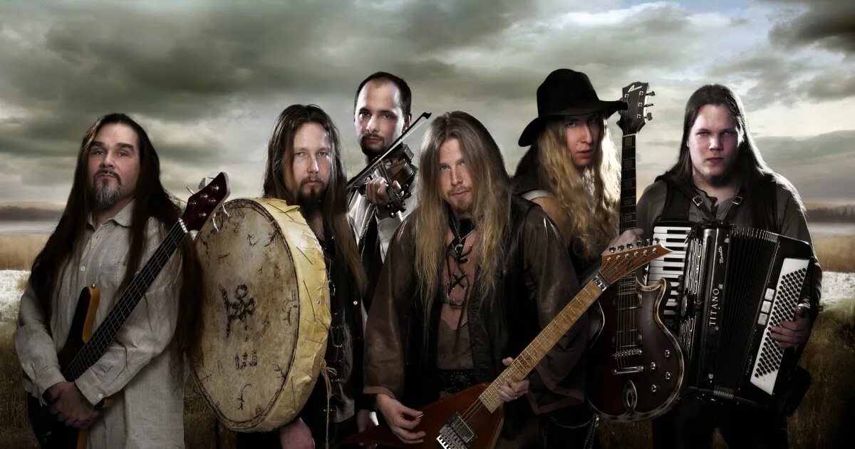 Группа korpiklaani. Группа korpiklaani. Korpi. Korpiklaani басист. Korpiklaani слушать.