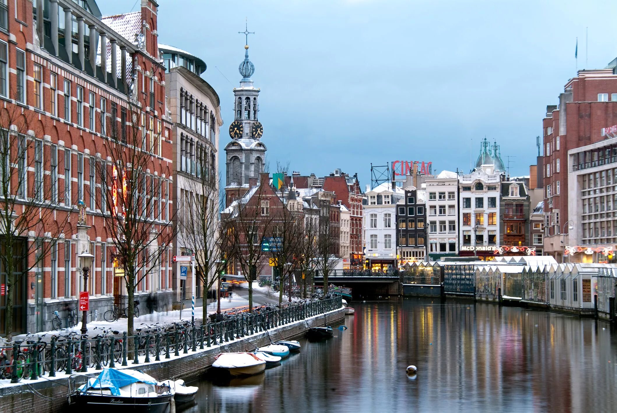 Амстердам время. Роттердам Амстердам. Амстердам столица Нидерландов зимой. Амстердам река. Роттердам Голландия осень.