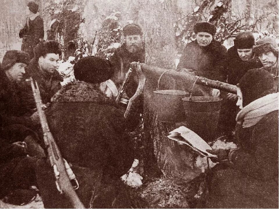 Расстрелянные партизаны. Партизаны подмосковья 1941-1942. партизаны 1941 года. партизанское движение 1942. партизанские отряды клинского района подмосковья 1941 года.