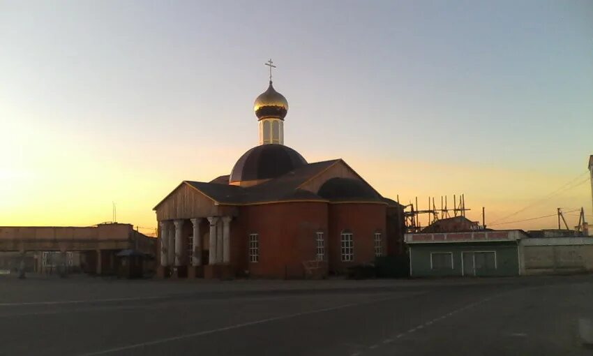 Храм рождества богородицы киров. Чистые пруды киров церковь церковь. Церковь киров калужская область. Храм рождества пресвятой богородицы киров. Храм рождества богородицы киров.