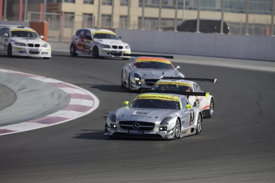 Амг гт на гонках в дубае. 300 sel 6. Кольцевые гонки mercedes. Mercedes benz 202 dtm. Мерседес на гонках.