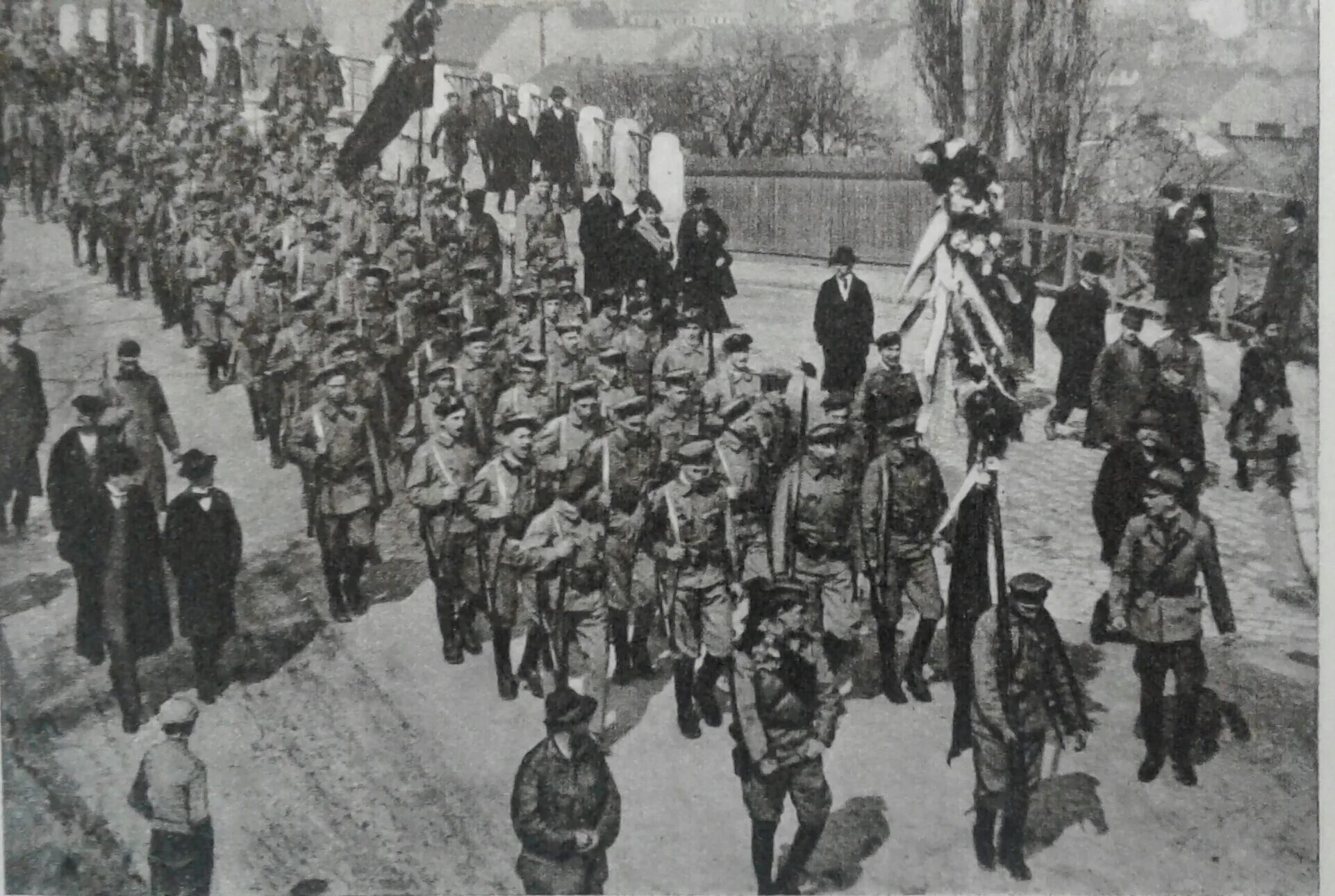 Революция в венгрии 1919. Словацкая советская республика 1919. Революция в венгрии 1918. Венгерская революция 1919 года. Венгерский крест.