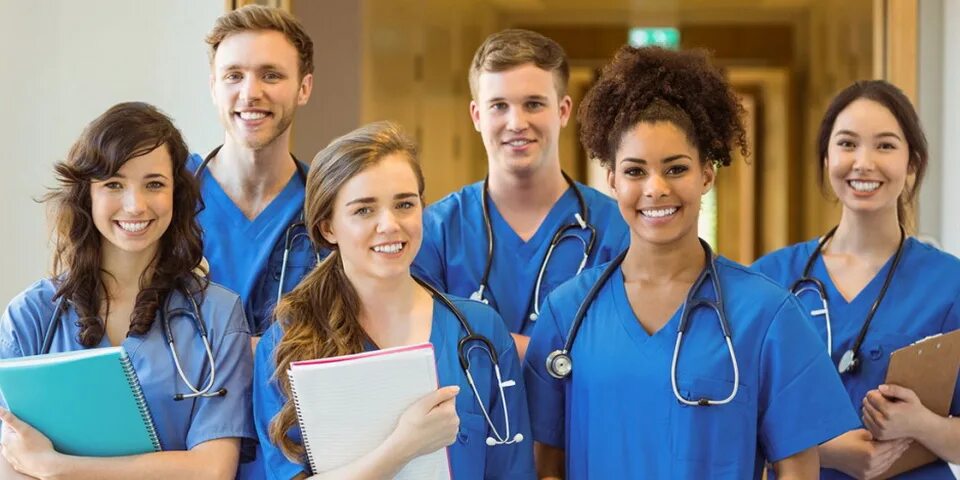 Nursing students. Счастливые студенты медики. Медицинское образование в Испании. Студенты в медицинском в Норвегии. Группа студенты медики.