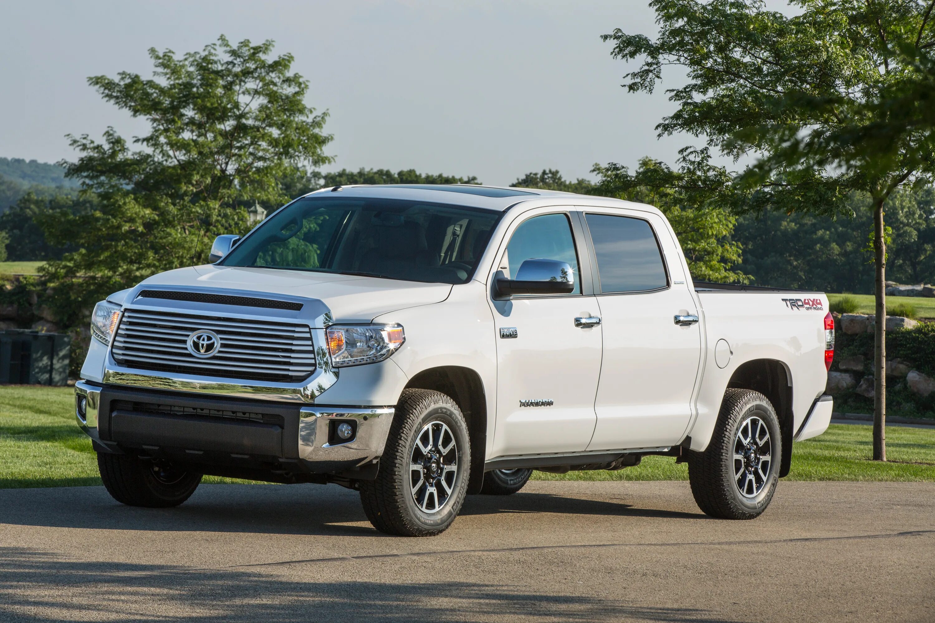 Тойота tundra sr5. Toyota tundra crewmax. Тойота тундра 2013. Машина тундра фото. Тойота тундра 2014 года.