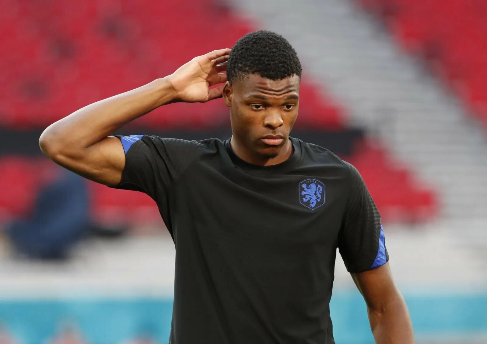 дензел думфрис футболист нидерланды. дензел дамфрис. дензел дюмфрис интер.