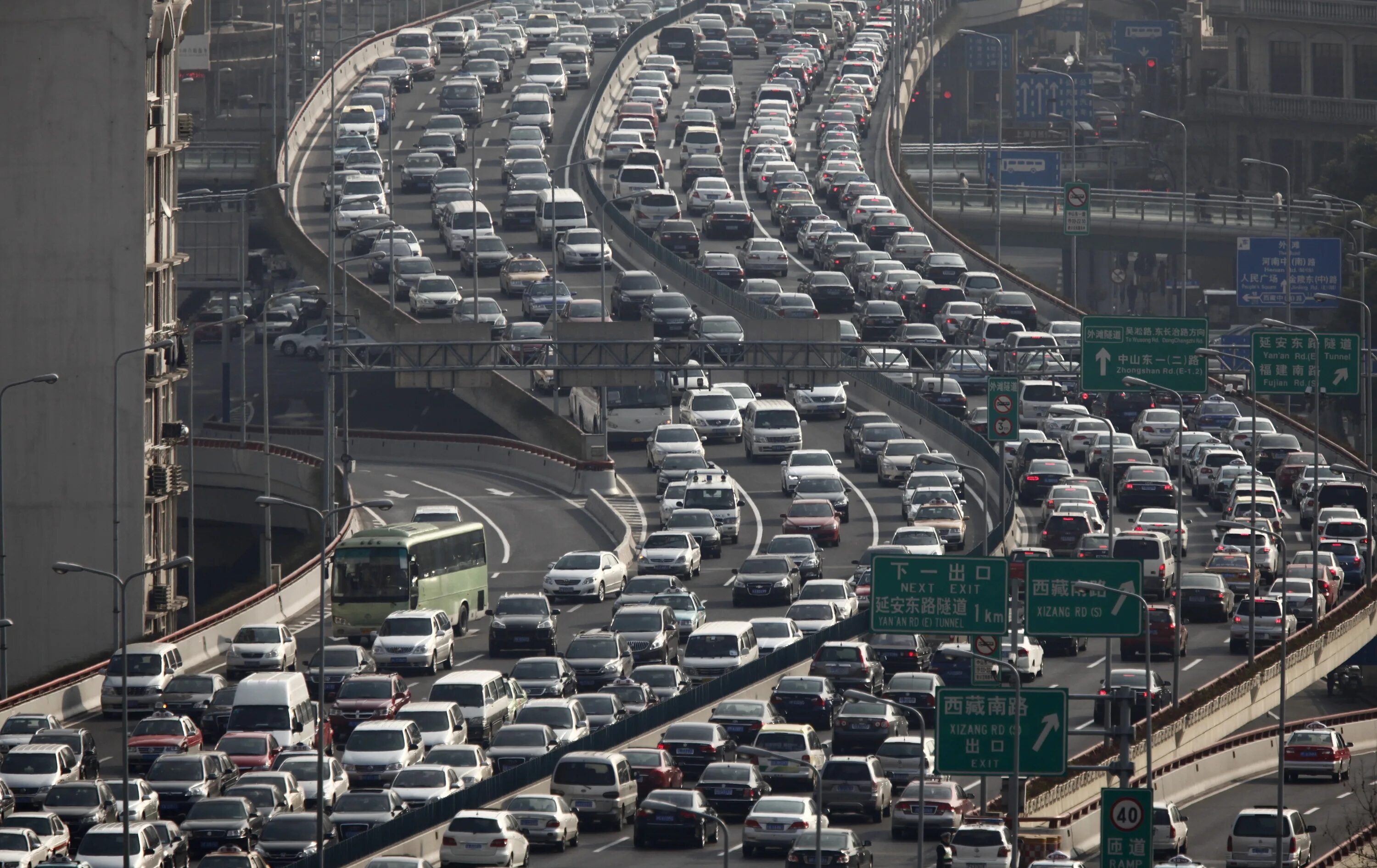 Трафик traffic. Трасса Пекин Шанхай 40 полос. Шоссе Пекин Шанхай. Трасса Пекин Шанхай. Китай гигантская пробка.