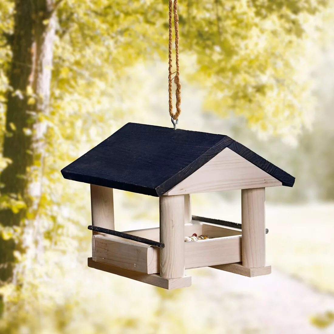 Кормушка деревянная. Кормушка дома. Кормушка дарэлл уличная домик. Кормушка. Кормушка домик для птиц.
