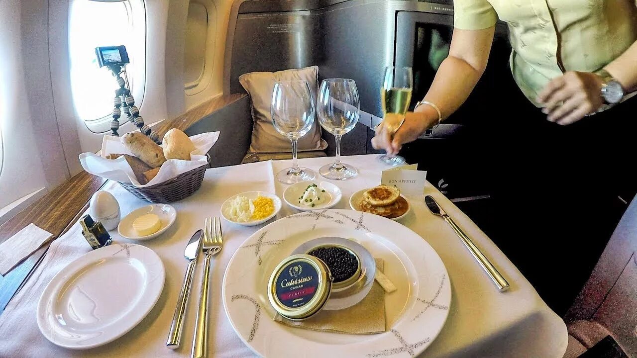 Шампанское в самолете можно