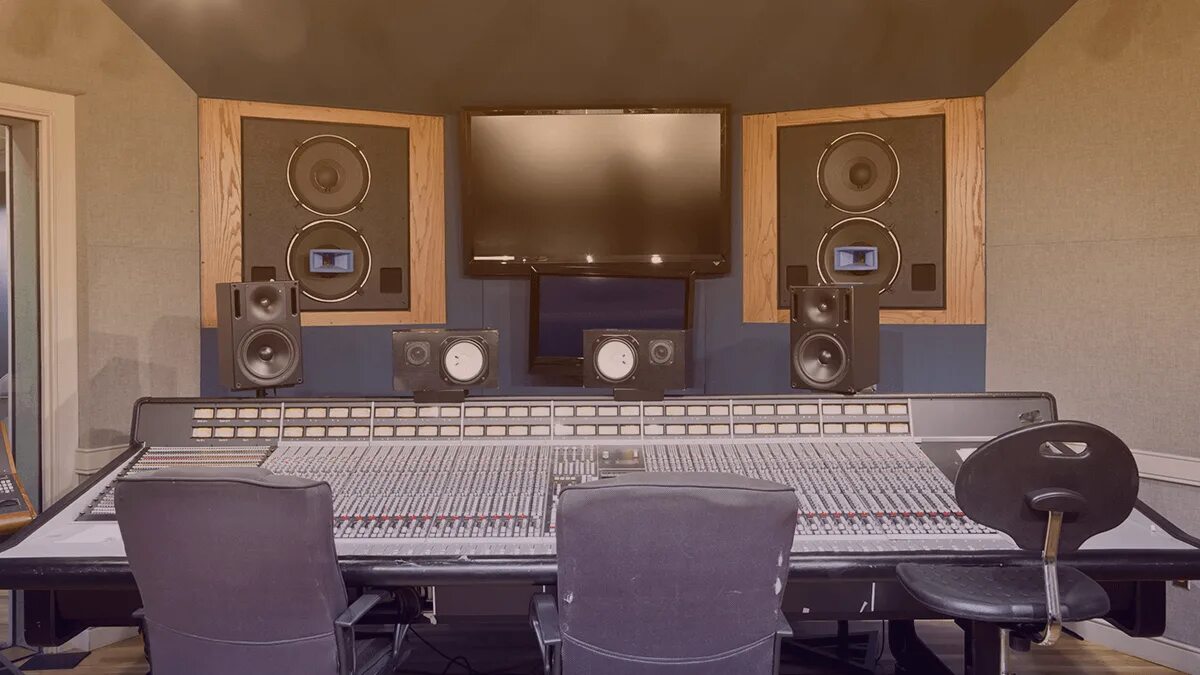 Studio monitors. Аудио экран. bozak studio monitor.