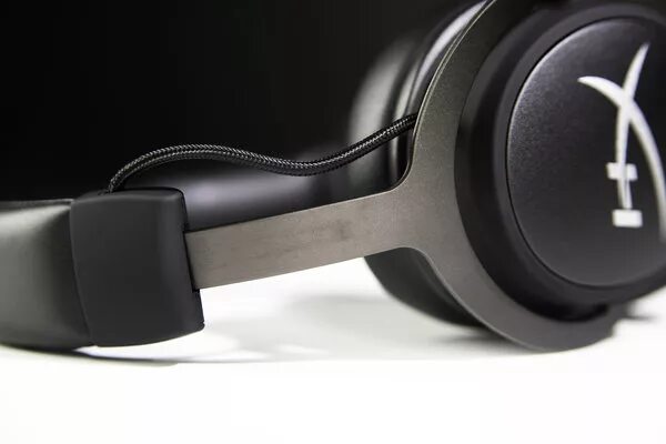 Изголовье наушников. Наушники tws hyperx cloud mix buds черный. hyperx cloud mix red 2025. наушники hyper x nightmare. чехол для наушников хайпер икс.