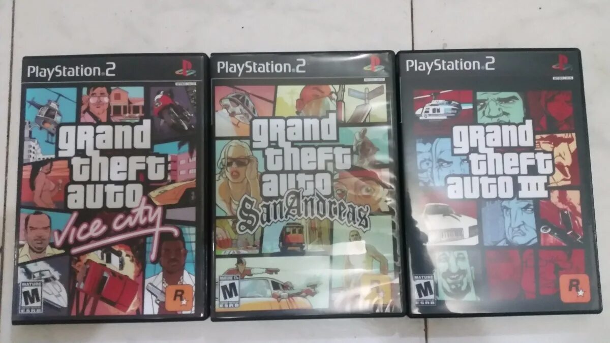 Купить гта гифтом. GTA 5 ps2 диск. Grand Theft auto диск ps2. PLAYSTATION 2 диск GTA. GTA 3 ps2 диск.