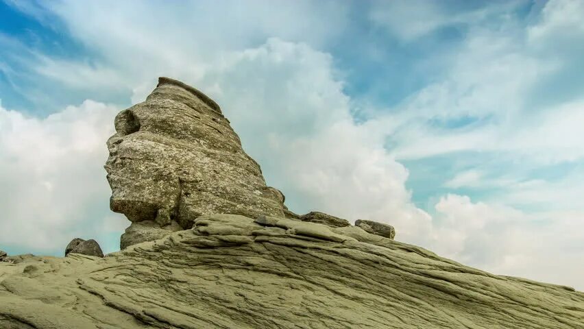 Сфинкс, горы Бучеджи. Скалы похожа на пирамид. Скала похожая на змею. Скалы похожие на людей