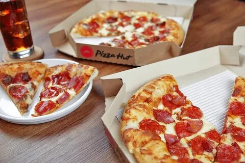 Gets pizza