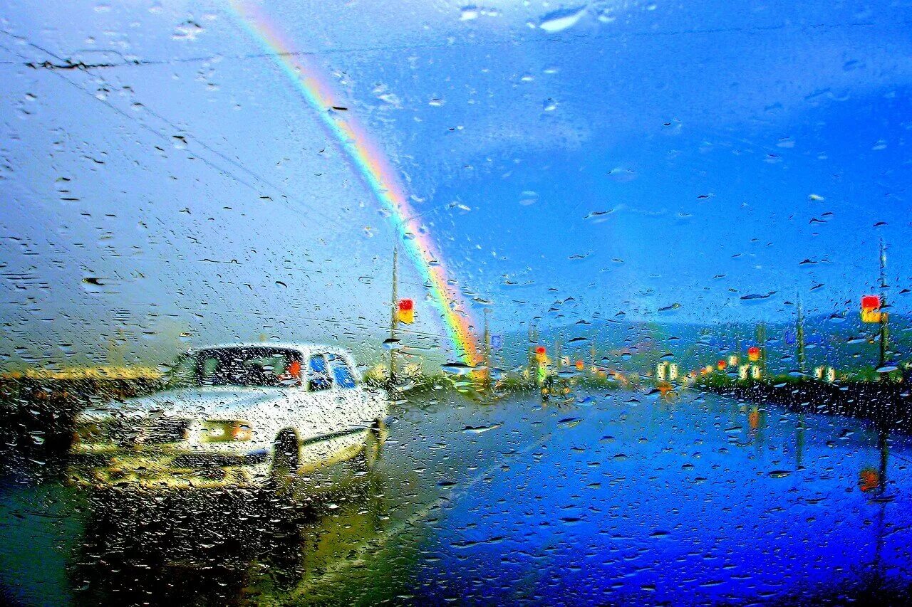 Дождь для радуги. Дождь и солнце. Разноцветный дождь. Радуга после дождя.