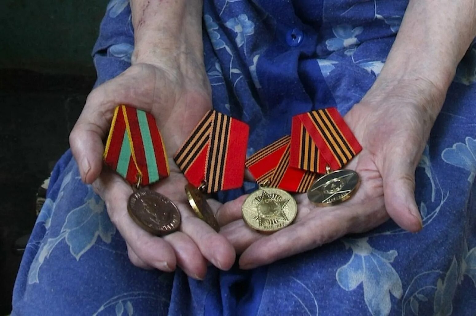 Медали ветеранов Великой Отечественной войны. Ветеран с медалями. Награды ветеранов. Медаль ветеран войны. Медали участникам великой отечественной войны