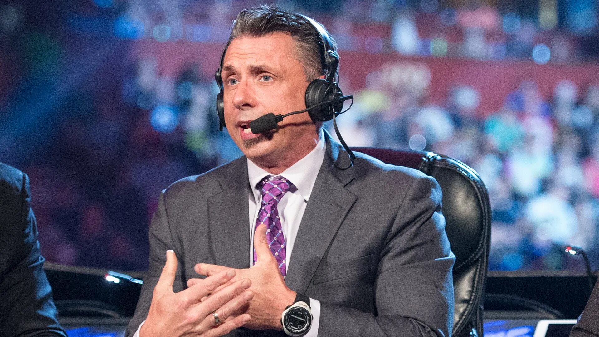 WWE Michael Cole. Michael Cole Wrestling. Комментаторы WWE. Комментаторы лиги чемпионов