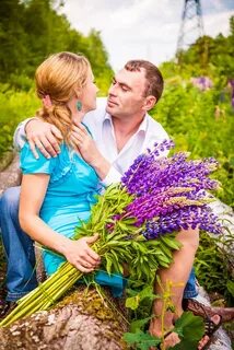 Семейная фотосессия в люпинах