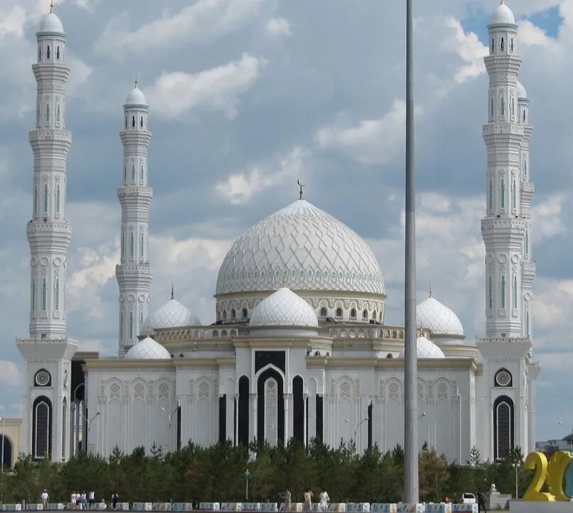 Астана самая большая мечеть. Главная мечеть Астаны.