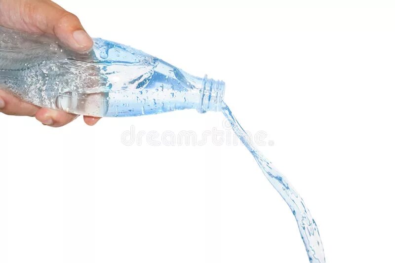 Как правильно лить воду. Наливает воду из бутылки. Налить воду в бутылку. Лить воду. Рука наливает воду на прозрачном фоне.