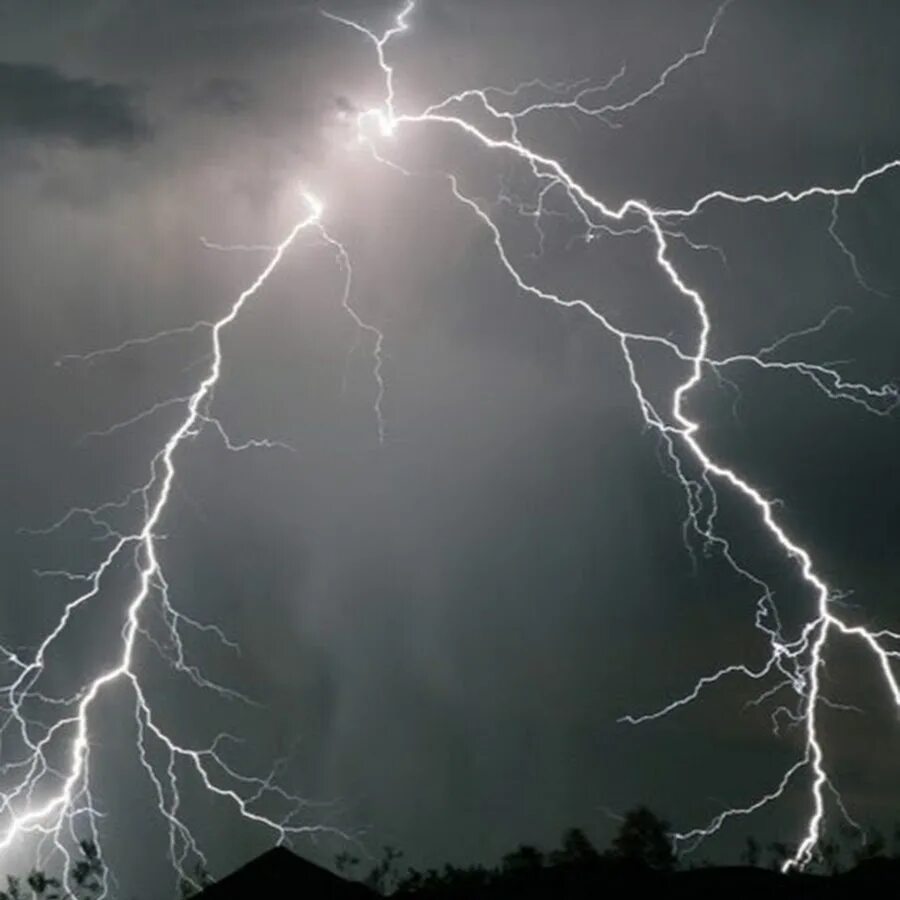Вспышка молнии. Линейная молния. Цепная молния в природе. Молния ответы. Гром и молния.