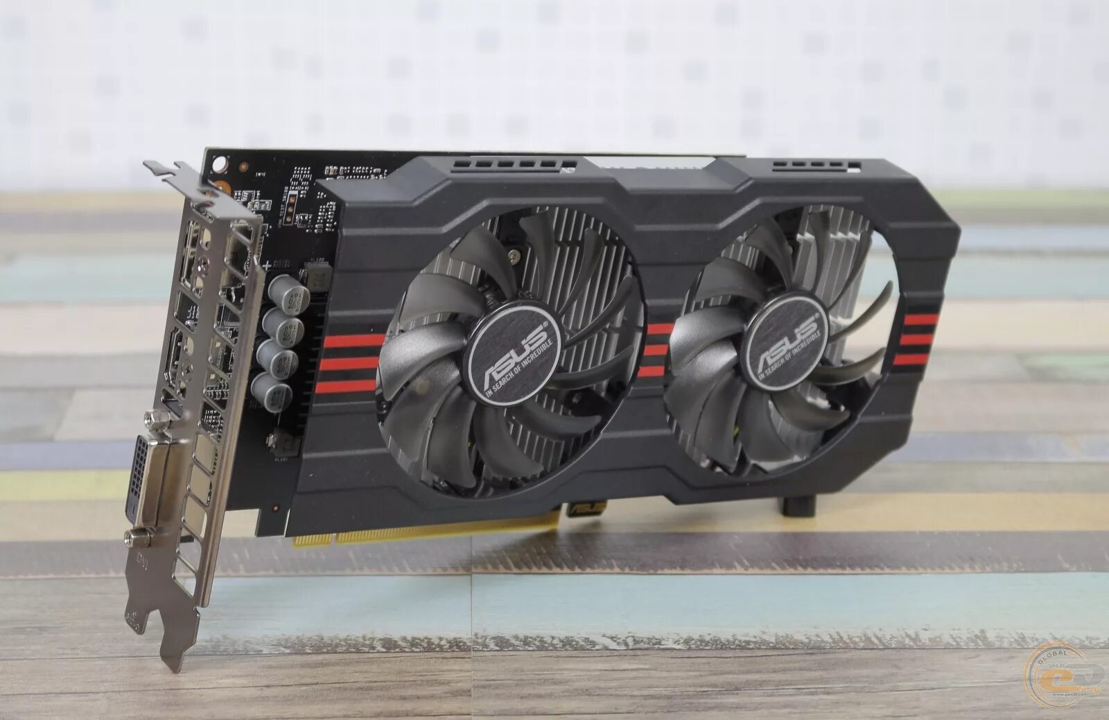 Strix rx560 4g gaming. ASUS RX 560 4gb. Видеокарта RX 560 асус. Видеокарта RX 560 4gb ASUS. AMD Radeon RX 560 Series 4 GB.