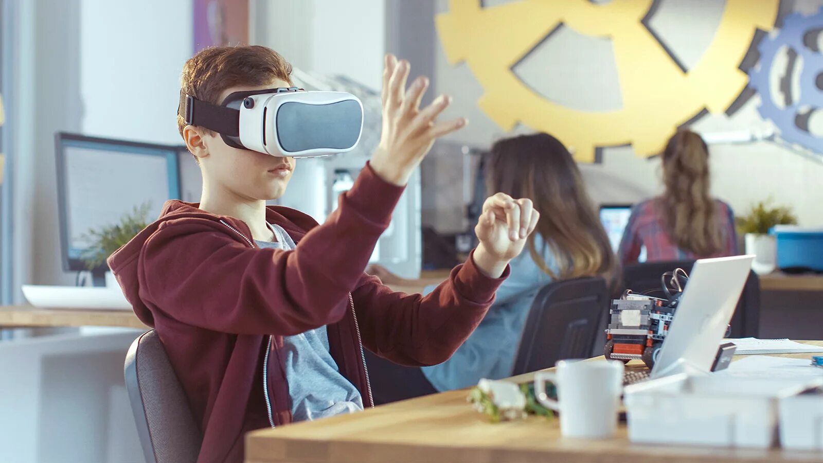 Виртуальная реальность в образовании. Класс виртуальной реальности в школе. Виртуальная реальность дети в школе. VR технологии в школе. Школа vr